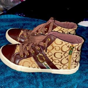 🦉🪵🧋Guess shoes🧋🪵🦉